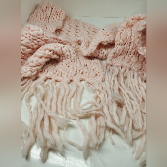 New York & Company Large Pink Chunky Scarf - Picture 12 of 12
